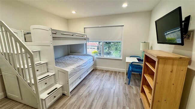 Building Photo - 6826 Sorrento St