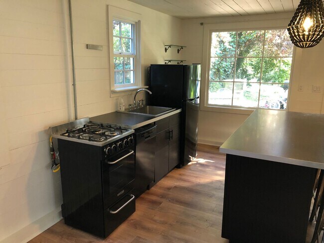 Building Photo - Custom 1 bedroom apartment in downtown Eug...