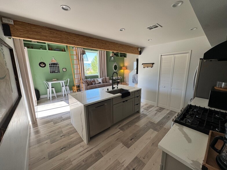 Building Photo - 22120 Rolling Ridge Dr