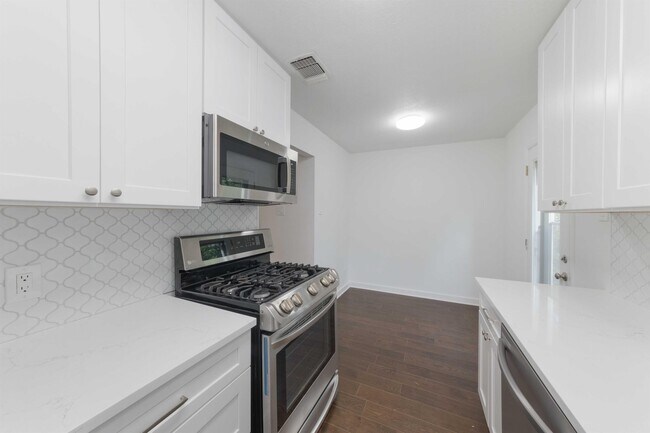 Building Photo - 205 Chippendale Ave