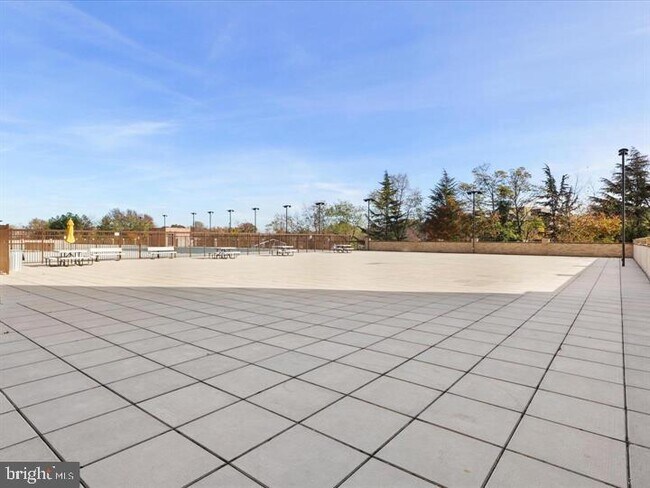 Building Photo - 3709 S George Mason Dr