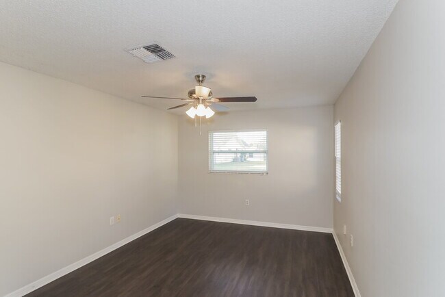 Building Photo - 8552 Bridgewater Dr