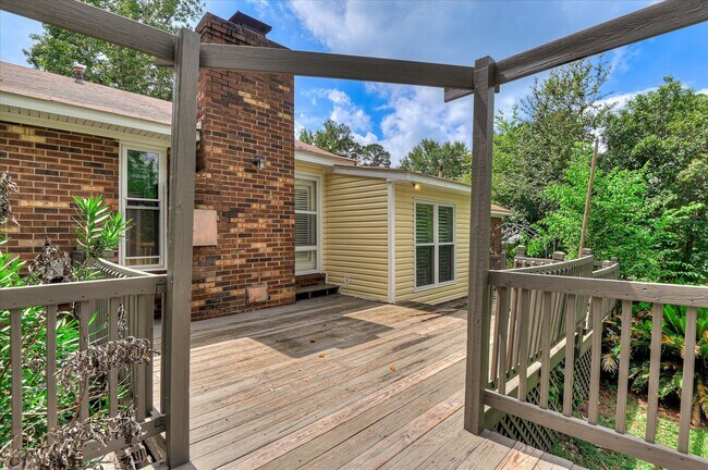 Building Photo - 230 Ronstadt Dr