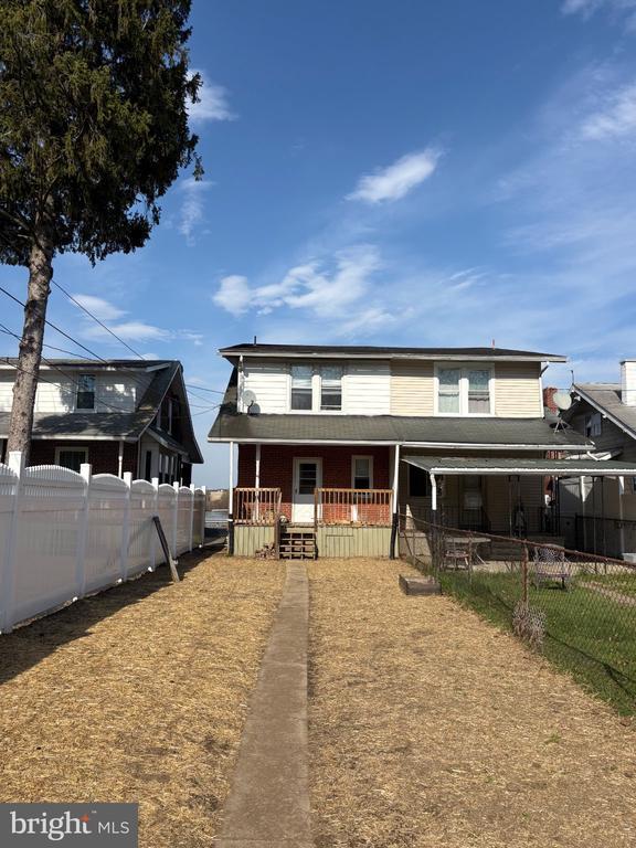 Building Photo - 616 N Front St