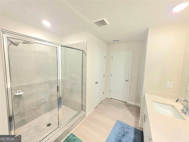 Building Photo - 327 Vly Oak Dr