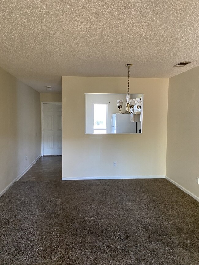 Building Photo - Apartment For Rent