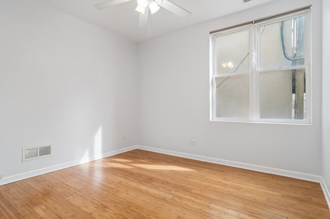 Building Photo - 2249 W Monroe St