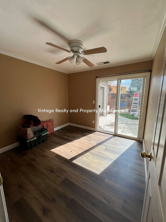 Building Photo - Ready To Go Top Of The Line 4 Bedroom Two ...