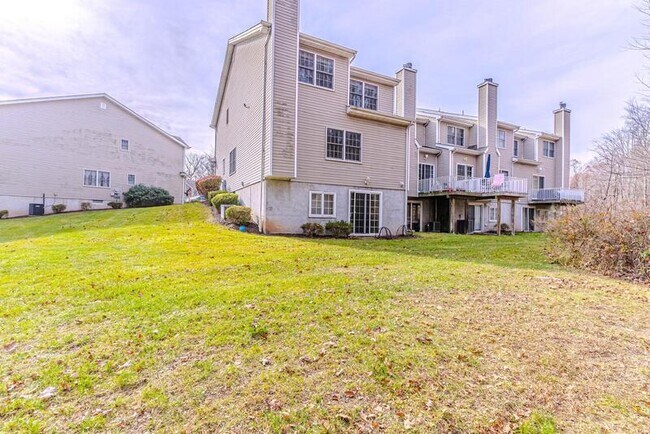 Building Photo - 305 Raymound Blvd