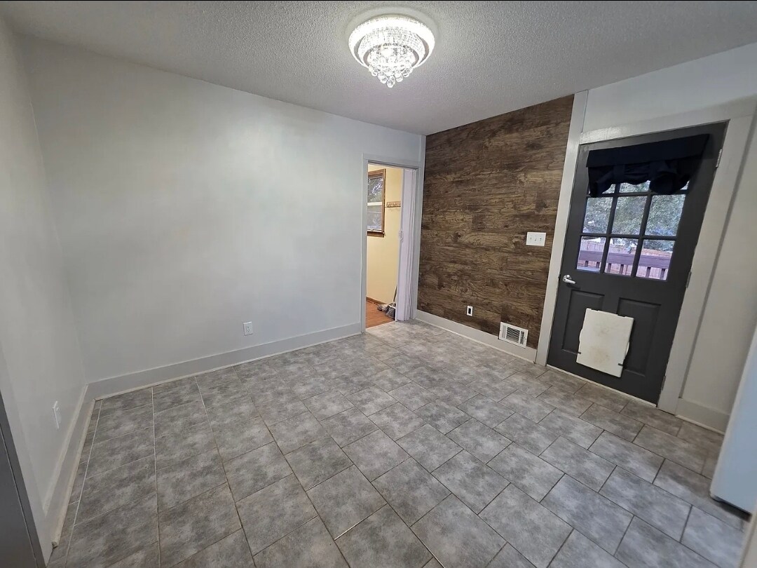 Building Photo - 113 Moss Ln