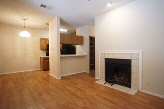 Building Photo - PRELEASE 8/15/2025 2 bed 2 bath