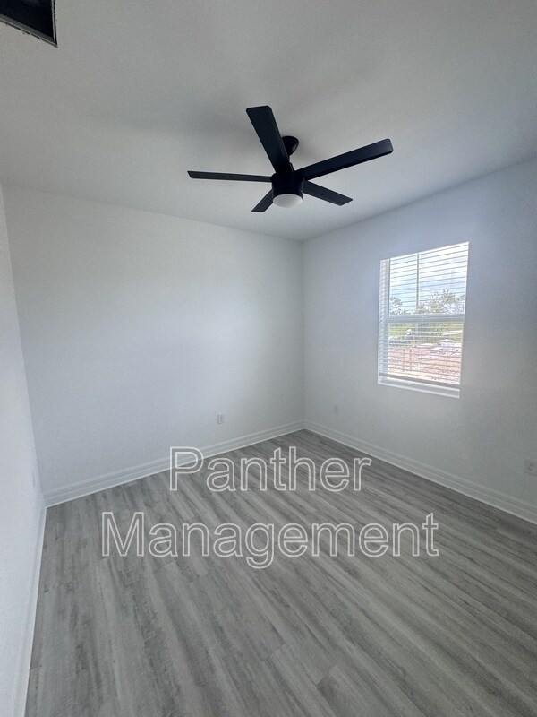 Building Photo - 1724 NW 24th Ave