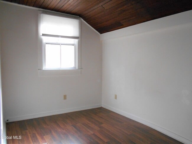 Building Photo - 8 5th Ave