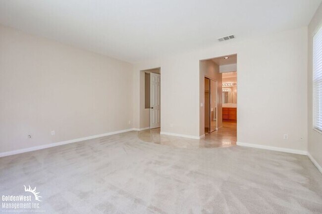 Building Photo - Gorgeous 4Bdm 2.5Ba Two-Story Home in San ...