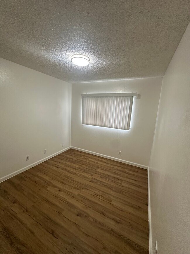 Building Photo - 547 De Leon Dr