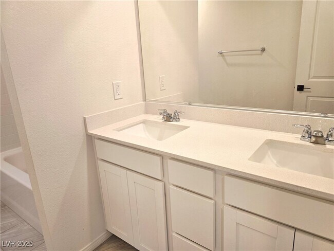 Building Photo - 2406 Bellinzona Pl