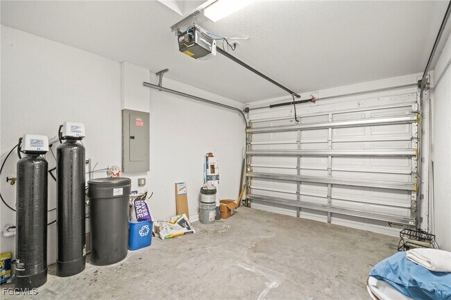 Building Photo - 1530 Gretchen Ave S