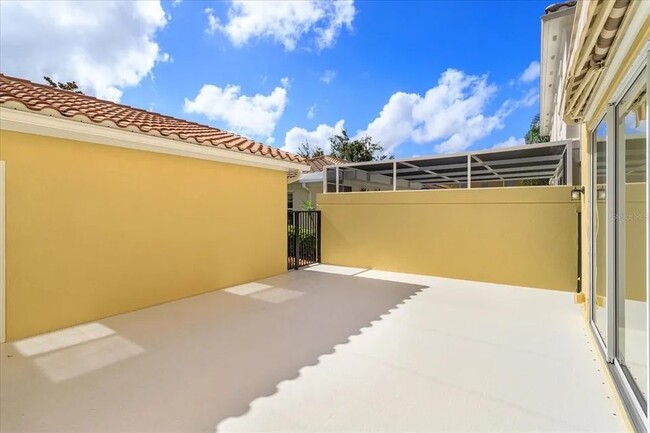 patio and dettached garage - 8438 Gilford Ln