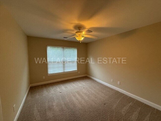 Building Photo - MAIN LEVEL LIVING IN THE HEART OF FARRAGUT...4 BEDROOM!!