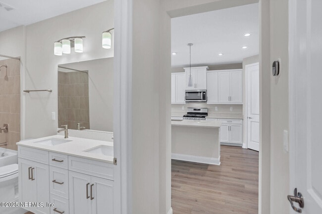 Building Photo - 101 Silkgrass Pl