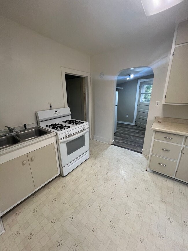Building Photo - Click the “Apply Now” button or email wapmrentals@gmail.com for a prompt response.