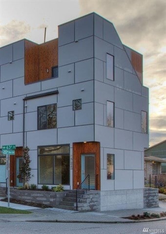 Building Photo - Beautiful 2016 Ballard Townhome 3 Bed 2.5 bath