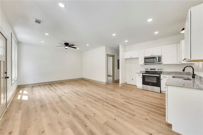 Building Photo - 3 Forsyth St NE