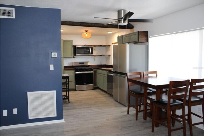 Building Photo - 1100 Martinique Dr