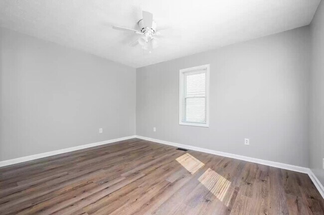 Bedroom 1 - 2112 N Hollywood Ave