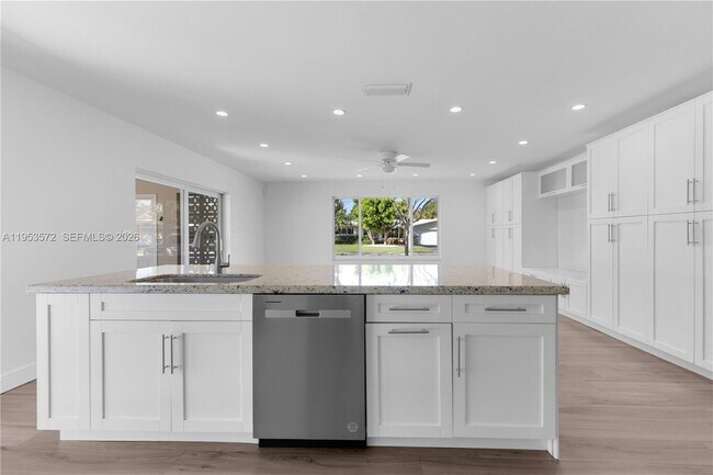 Building Photo - 13905 SW 78th Ct