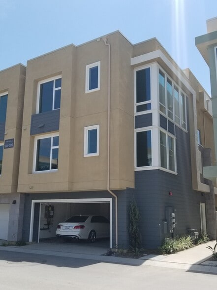 Building Photo - 2662 Doheny Way