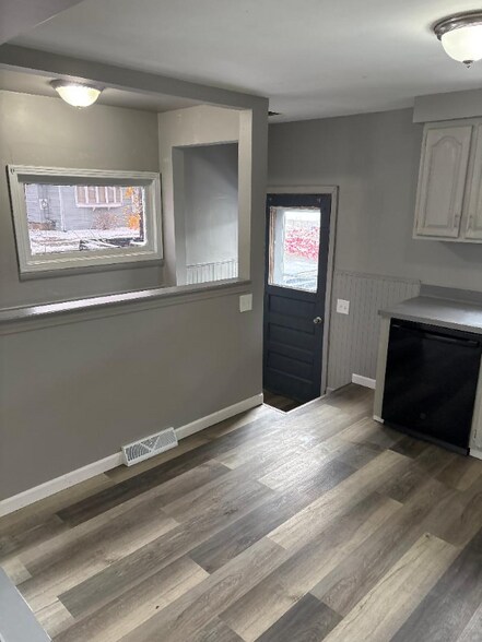 Building Photo - 190 Aurora Ave