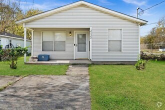 Building Photo - 2121 Brewster St