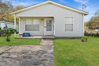 Building Photo - 2121 Brewster St