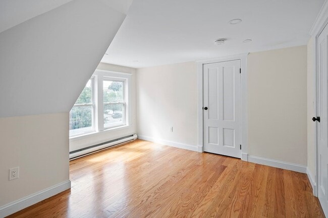 Building Photo - 57 Yale St
