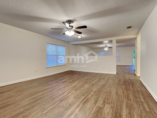 Building Photo - 2260 Brian Lakes Dr E