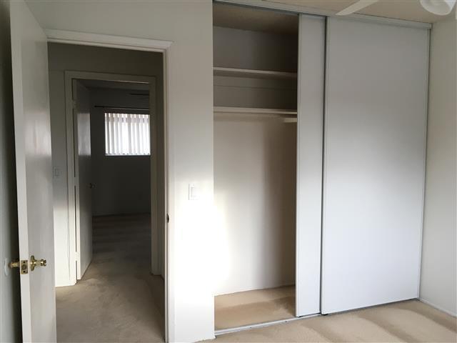 Building Photo - Great Upstairs 2BD/1BA Condo, Community Po...