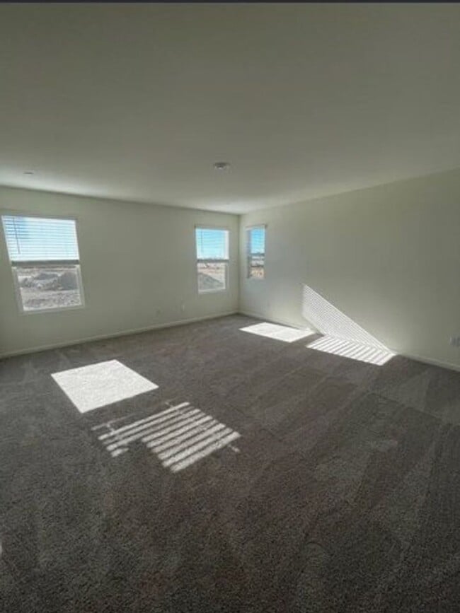 Building Photo - STUNNING 4-BEDROOM HOME IN FOLSOM RANCH W/...