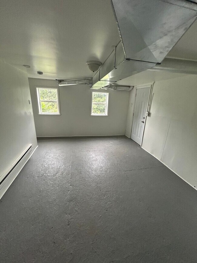 Building Photo - Charming 2-Bedroom Home with Front Porch in McKeesport