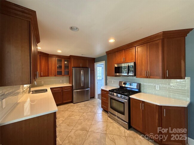 Building Photo - 2209 Stonewood Dr