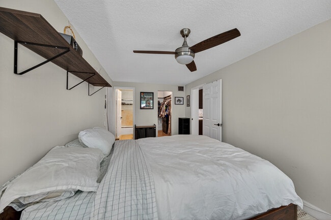 Building Photo - 211 S 57th Way
