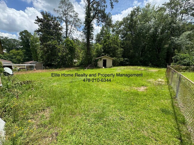 Building Photo - 2408 Groveland Cir S