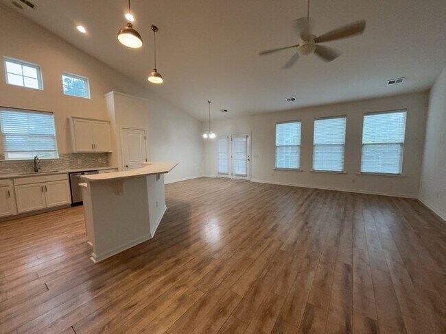 Building Photo - 3084 Adventure Way