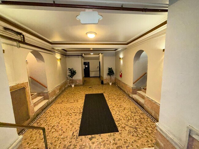 Building Photo - 36 Duncan Ave