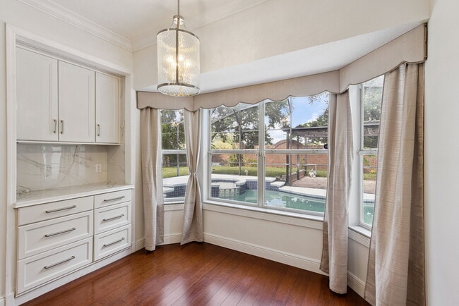 Building Photo - 4920 Hook Hollow Cir