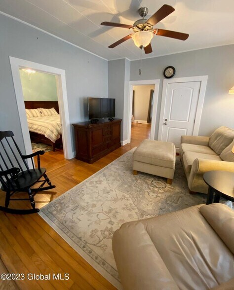 Livingroom - 104 Catherine St