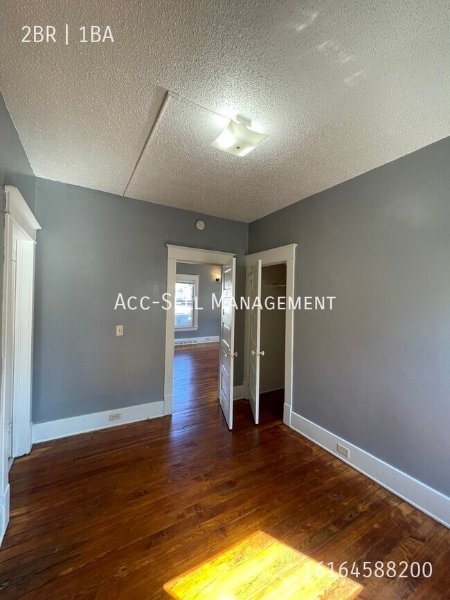 Building Photo - 319 Lane