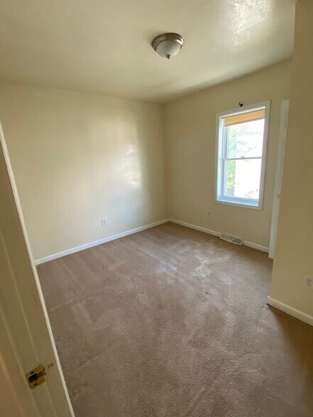 Building Photo - 314 Eicher Ave