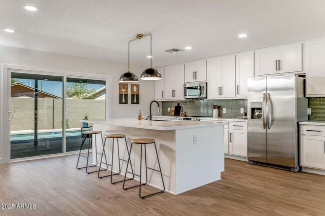 Building Photo - 4414 S Terrace Rd