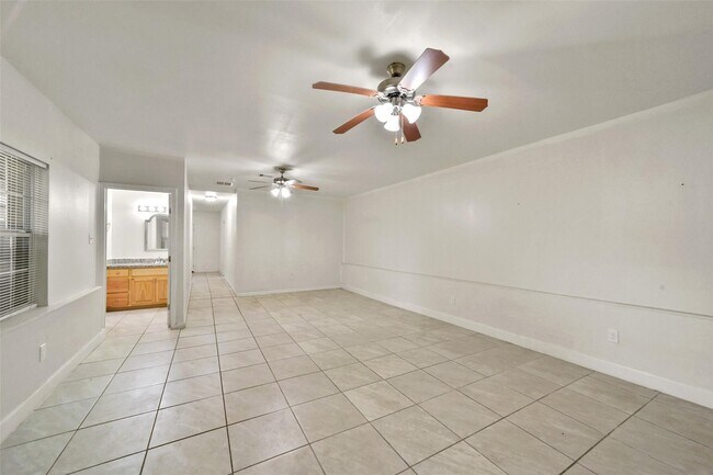 Building Photo - 214 Schilling Ave